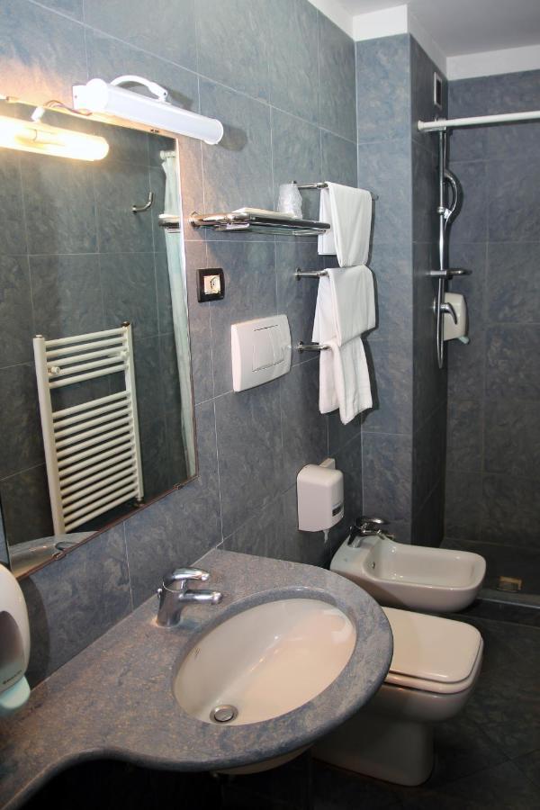 Hotel Raphael Монтекатини-Терме Номер фото